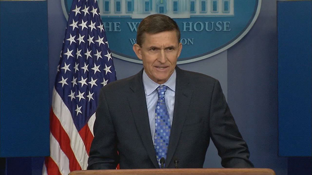 Flynn, ex asesor de Seguridad de Trump, busca inmunidad para testificar sobre contactos con Rusia
