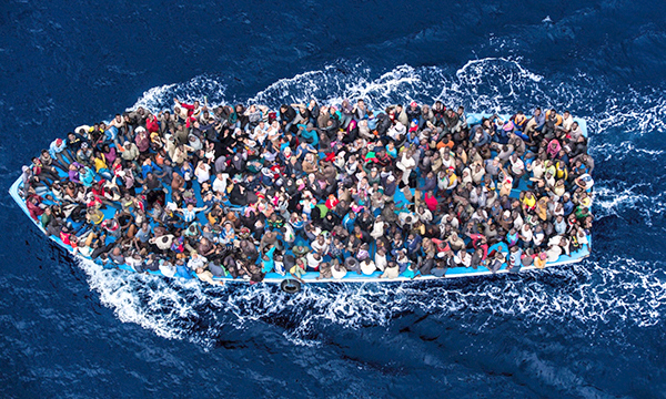 Europa cierra sus fronteras y se centra en la expulsión de un millón de migrantes ‘sin papeles’