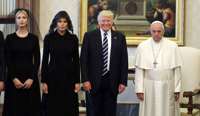 “Es un gran honor para mí”, dijo Trump al despedirse del Pontífice, pero Francisco no respondió