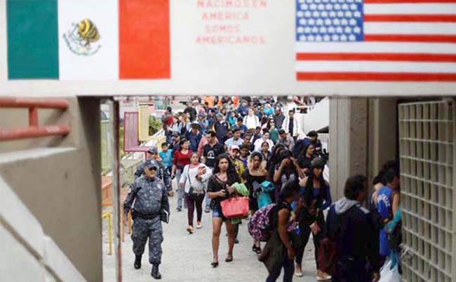 Estados Unidos recibe a los 228 centroamericanos de la caravana migrante que acampó en Tijuana