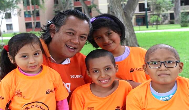 Pun Chong, médico altruista peruano, Héroe CNN 2018 por su labor humanitaria con los niños más pobres con cáncer
