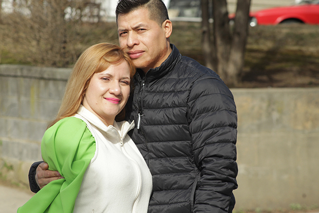 El amor en los tiempos del facebook: Linda Rivera y Marcos Cortes se preparan para tener su primer bebé