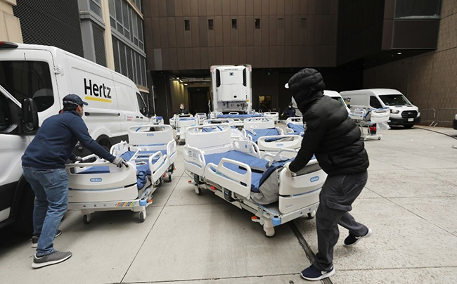 562 muertos en 24 horas por coronavirus en Nueva York, que llega a 3,000 fallecidos, el doble de hace tres días