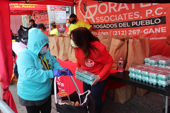 Gorayeb & Associates distribuye alimentos a 2,250 familias latinas de Queens; en 8 días Brooklyn y en 15 El Bronx