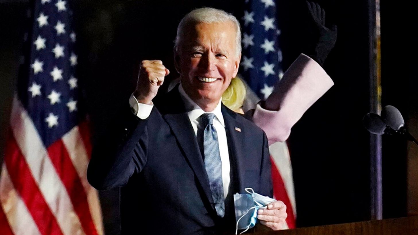 Biden anuncia su campaña por la reelección, con una latina como jefe de campaña