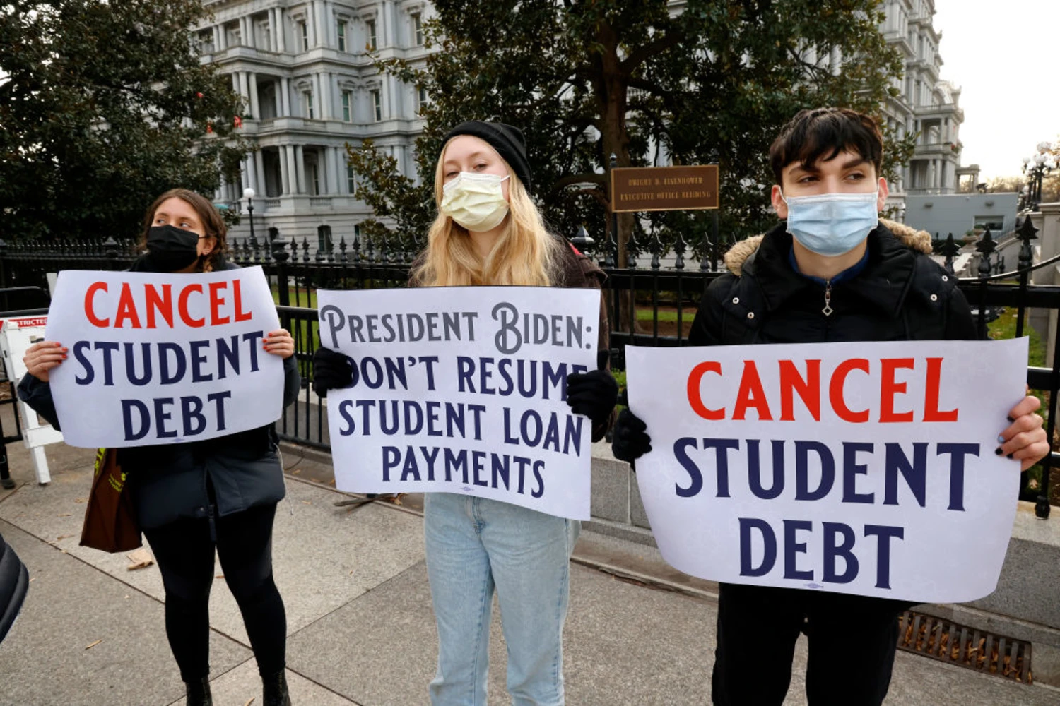 Lo que debes saber sobre el programa de condonación de préstamos estudiantiles de Biden