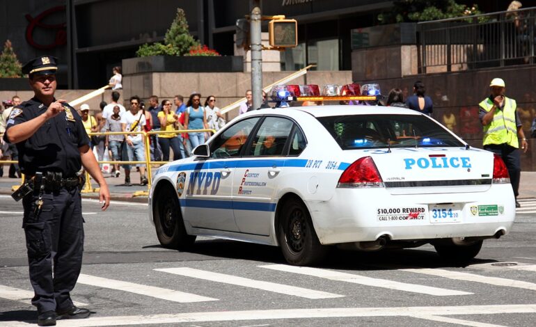 La policía de Nueva York reforzará su presencia en las escuelas