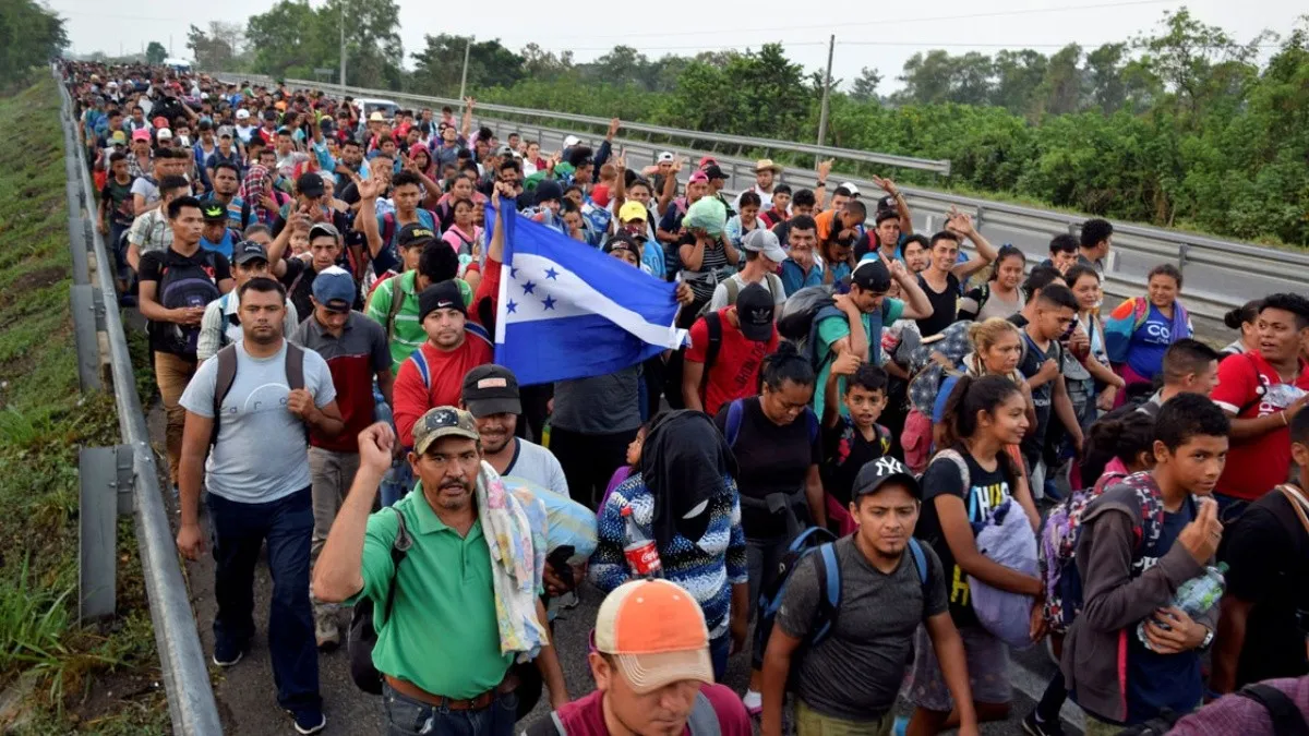 México ofrece permisos de tránsito a migrantes de caravana