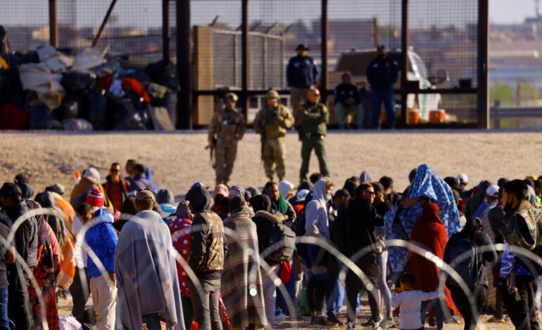 ¿Cuáles son las nuevas restricciones en la frontera de EEUU y cómo afectan a los migrantes?