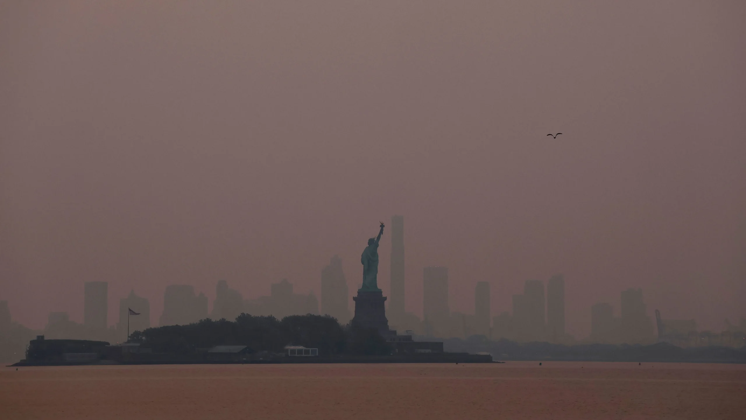 El humo procedente de los incendios de Canadá oscurece Nueva York y pone en alerta al noreste de EE UU