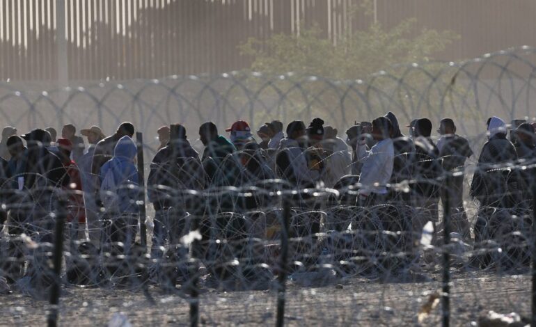 Biden autoriza construcción de muro en la frontera ante caos migratorio