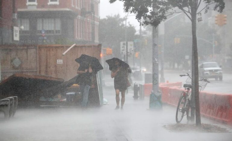 Avisos de inundación por la amenaza de hasta 5 pulgadas de lluvia en el área de NYC
