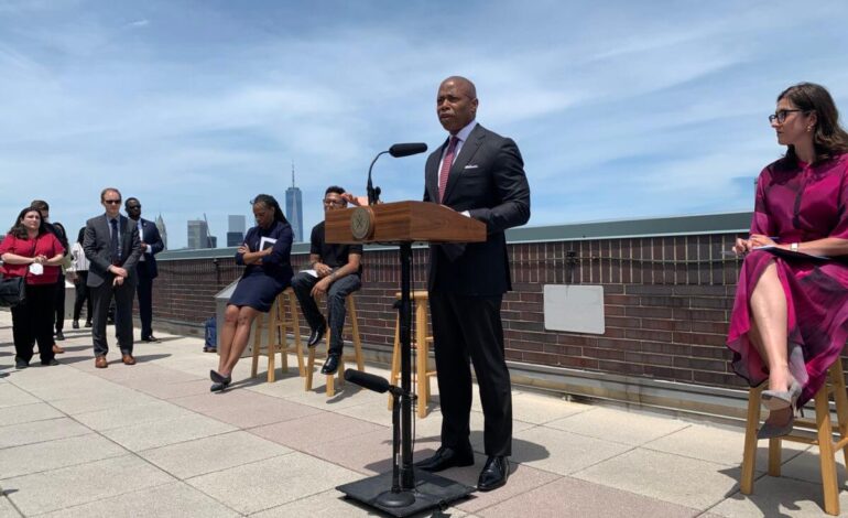 El Alcalde Adams y el director del  DCP Gardonick revela plan para nuevas viviendas asequibles y espacio abierto en el centro de Brooklyn
