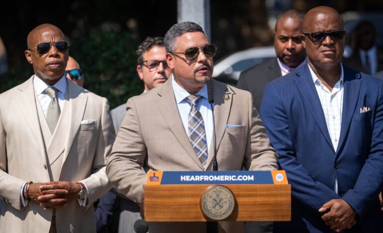 El Alacalde Adams anuncia plan integral para combatir los robos de coches en la ciudad de Nueva York