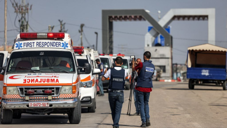 Salen los primeros extranjeros atrapados en Gaza a través de cruce fronterizo con Egipto