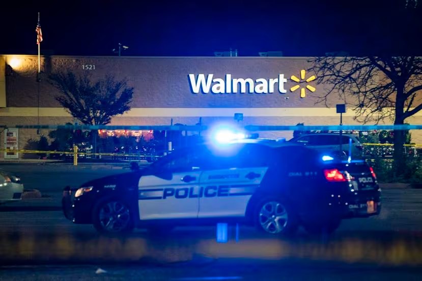 Tiroteo a la entrada de un Walmart deja dos muertos en Alaska, buscan al sospechoso