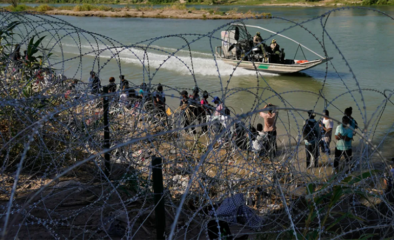 Ley de Texas permitirá a autoridades locales arrestar a migrantes; jueces emitirán expulsiones