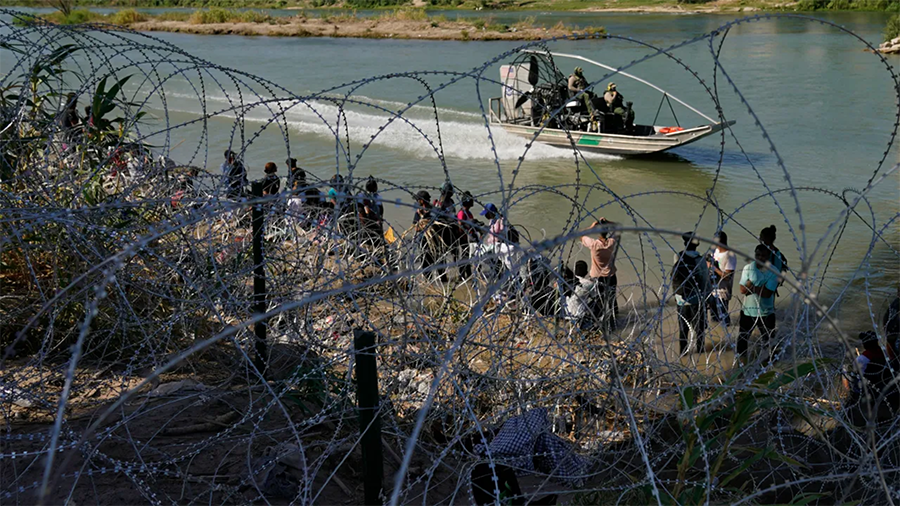 Ley de Texas permitirá a autoridades locales arrestar a migrantes; jueces emitirán expulsiones
