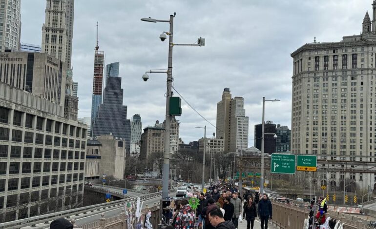 Entra en vigor la prohibición de vendedores ambulantes en el puente icónico Brooklyn Bridge