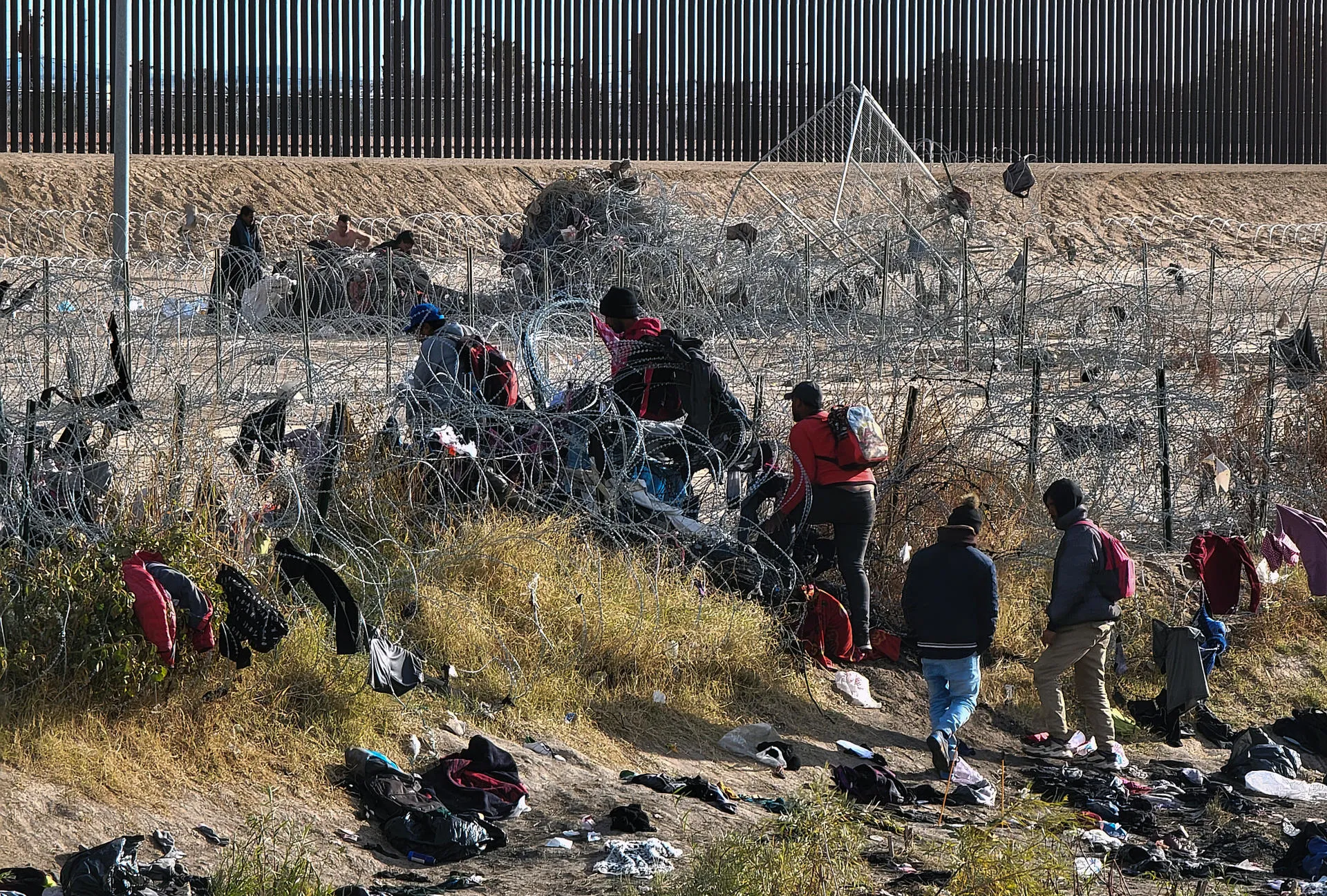 Avanza fuerte acuerdo migratorio en el Senado: busca restringir el asilo y reducir cruces fronterizos