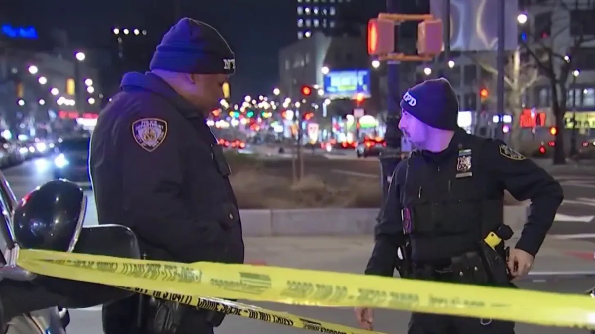 Joven de 16 años sufre un disparo en el tobillo afuera de un Dunkin Donuts en El Bronx