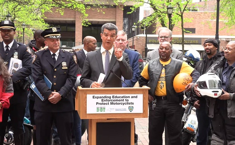 NYC DOT, NYPD y funcionarios estatales anuncian una asociación sin precedentes para ampliar la seguridad y el cumplimiento de los motociclistas en medio del aumento de muertes de motociclistas