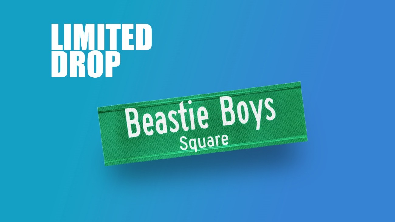 NYC DOT lanza un lote limitado de señales de calle auténticas ‘beastie boys square’ para conmemorar el 35 aniversario del Boutique Paul