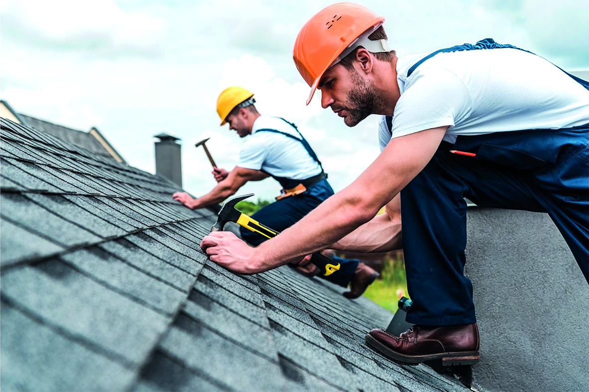 Seguridad en el techo: La empresa debe proveer el equipo necesario para prevenir caídas en alturas