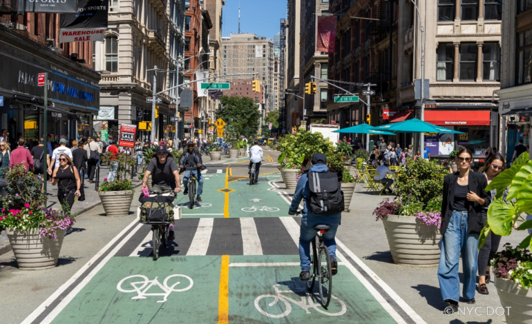 Visión de Broadway: NYC DOT completa última fase del rediseño de Broadway con una nueva plaza y conexiones para bicicletas de dos vías sobre Union Square