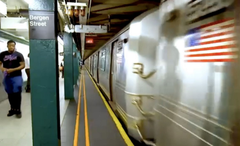 Pasajero discute con operador del tren y lo apuñala en estación del subway en Brooklyn