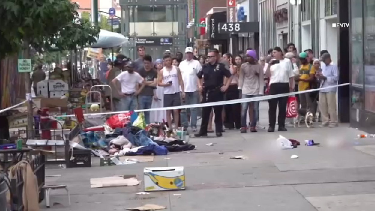 Acusan a sospechoso de asesinato tras muerte de tres personas apuñaladas en Manhattan