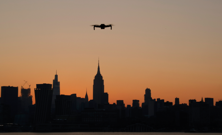 Autoridades federales envían un sistema de detección de drones a Nueva York