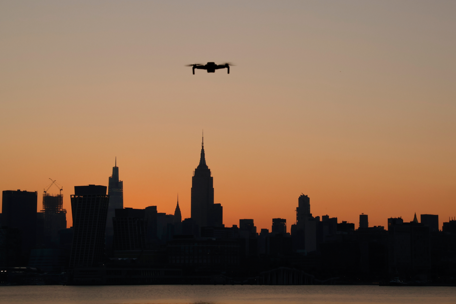 Autoridades federales envían un sistema de detección de drones a Nueva York