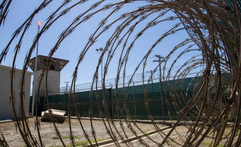 El Ejército de EEUU traslada a migrantes a Guantánamo por primera vez