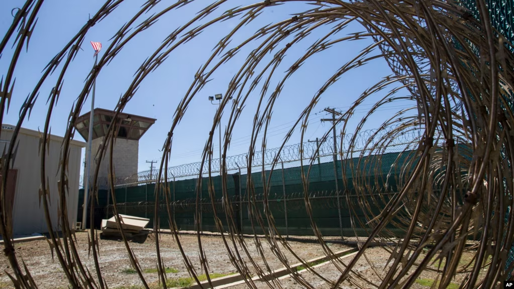 El Ejército de EEUU traslada a migrantes a Guantánamo por primera vez