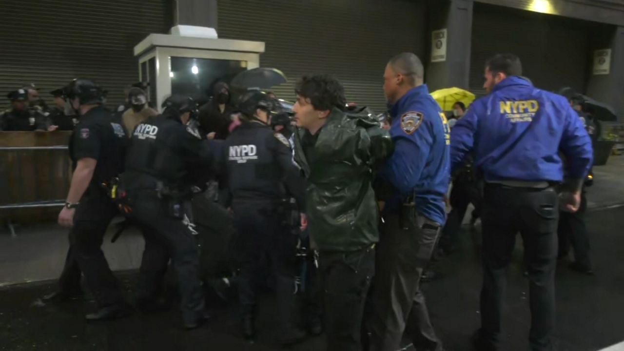 Al menos 20 arrestos en protestas contra presencia de ICE frente a la Corte de Inmigración