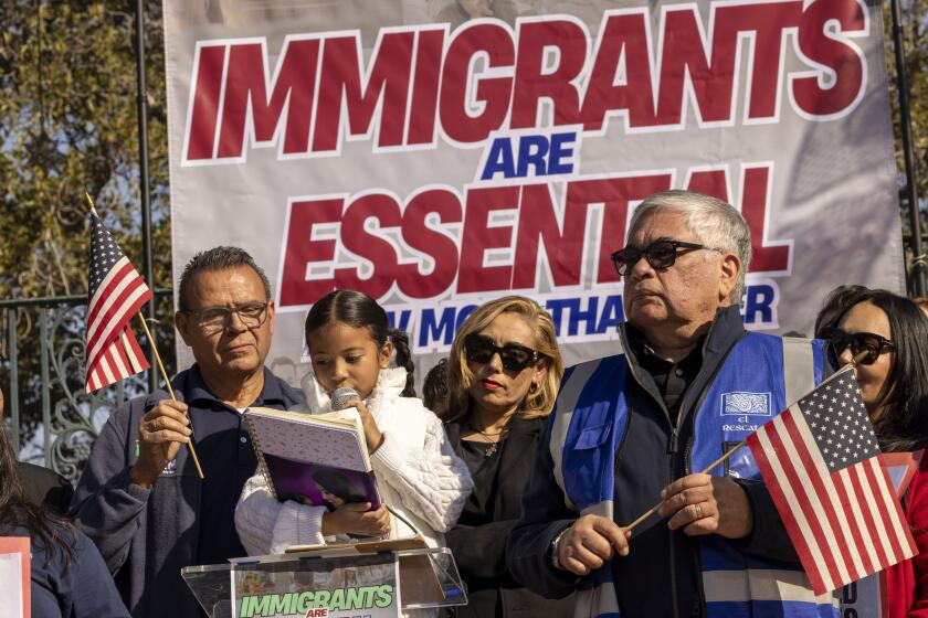 Pese a las protestas, Trump ordena al ICE ampliar deportaciones en ciudades con gobierno demócrata