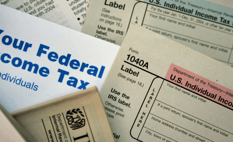El IRS compartió datos de contribuyentes erróneamente con DHS, según documento judicial