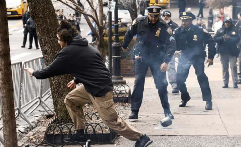 Lanzan explosivo casero cerca de la casa del alcalde de Nueva York
