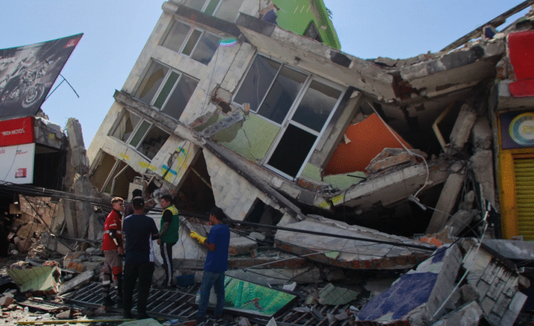 Terremoto de magnitud 7,4 sacude Colombia y deja ola de destrucción