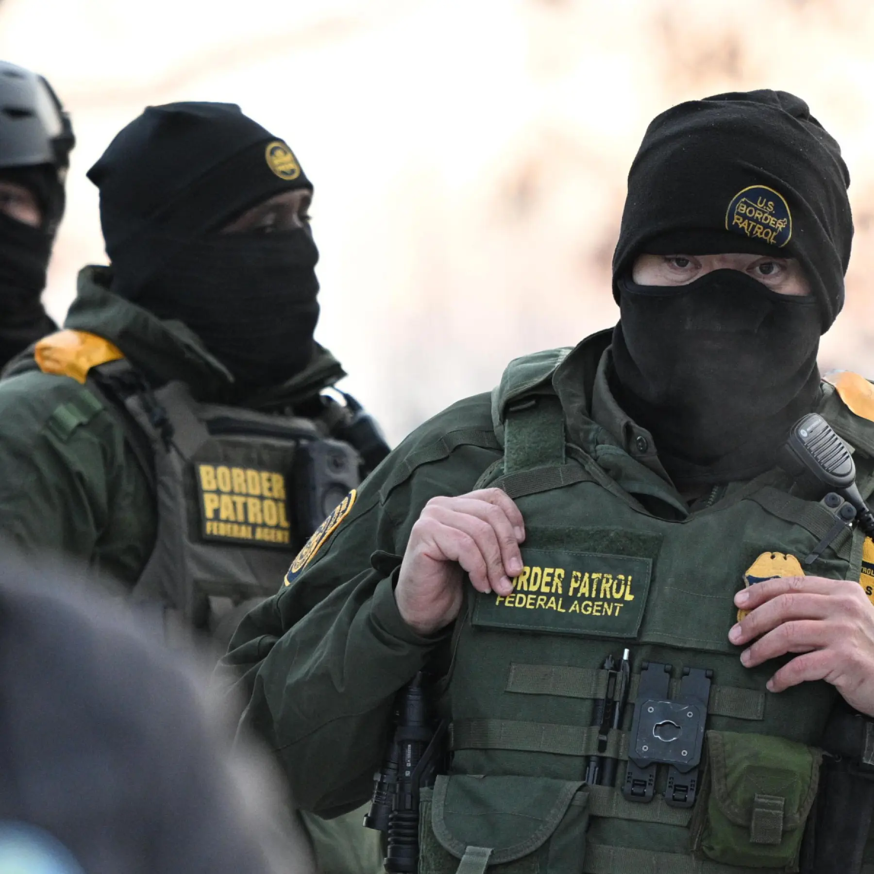 Juez falla que Nueva York no puede prohibir que agentes federales se cubran el rostro