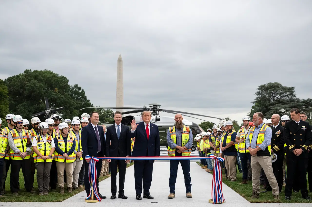 Cadenas de TV boicotean inauguración de helipuerto en la Casa Blanca tras el veto a CNN