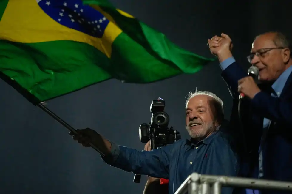 Líderes de países felicitan a Lula por su reelección en Brasil